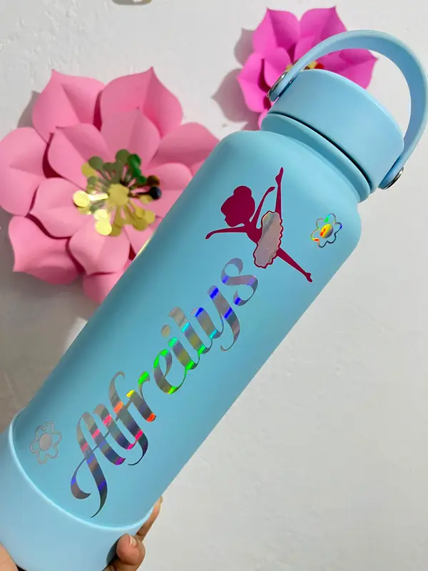 Termo celeste con nombre — pieza personalizada de Detallitos Creativos.