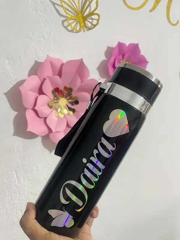Termo negro Danna — pieza personalizada de Detallitos Creativos.