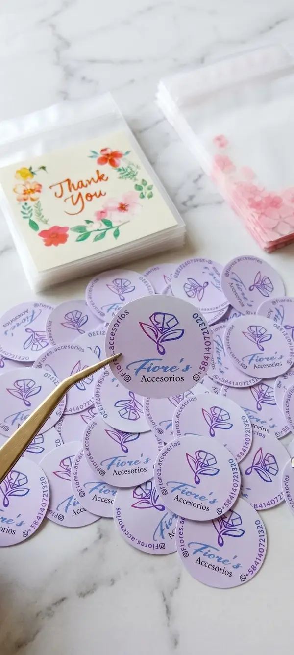 Stickers de marca Fiore's — pieza personalizada de Detallitos Creativos.