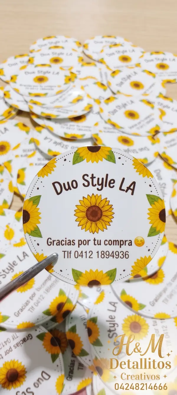 Stickers con girasoles — pieza personalizada de Detallitos Creativos.