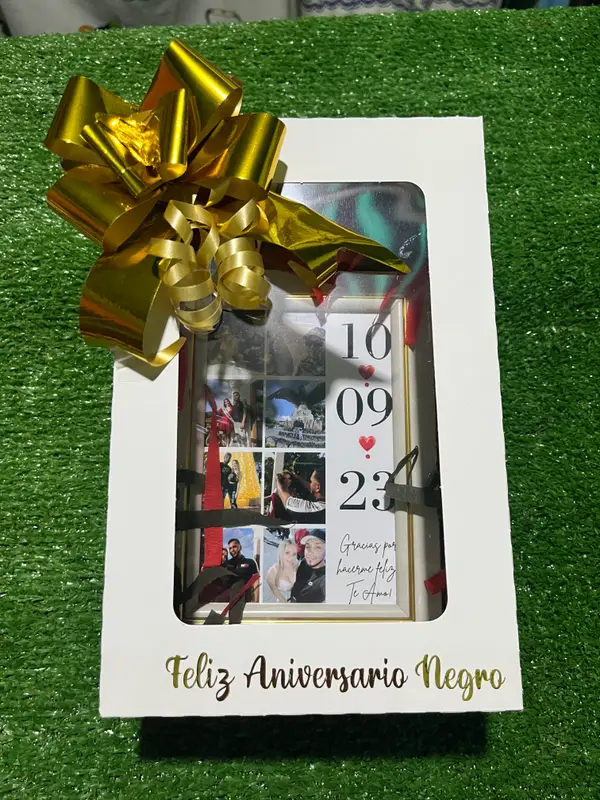 Marco de aniversario — pieza personalizada de Detallitos Creativos.