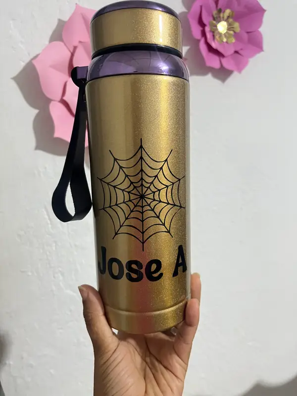 Termo dorado Jose A. — pieza personalizada de Detallitos Creativos.
