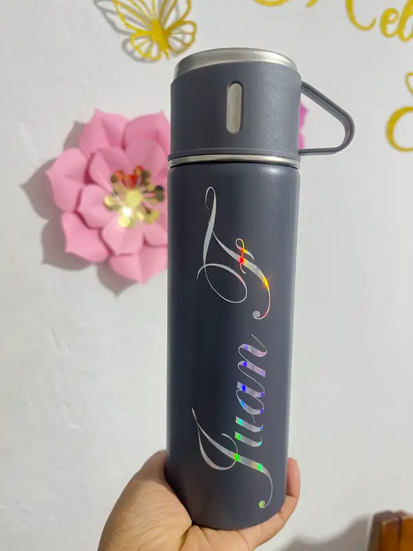 Termo oscuro Luis — pieza personalizada de Detallitos Creativos.