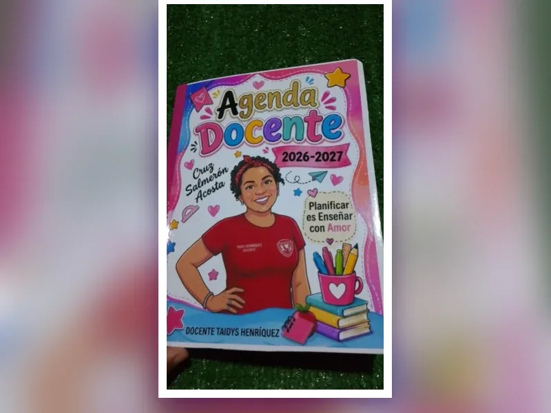 Agenda Docente 2026-2027 con portada ilustrada, espiral y detalles personalizados.